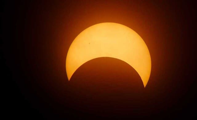 de gedeeltelijke zonsverduistering van zondag 6-1-2019