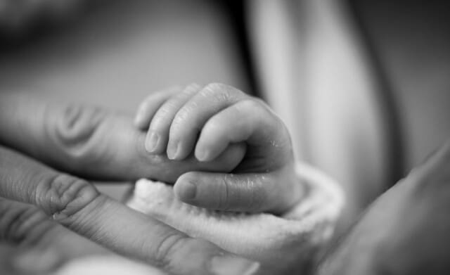 2 enorme voordelen van een onverstoord eerste uur na de geboorte